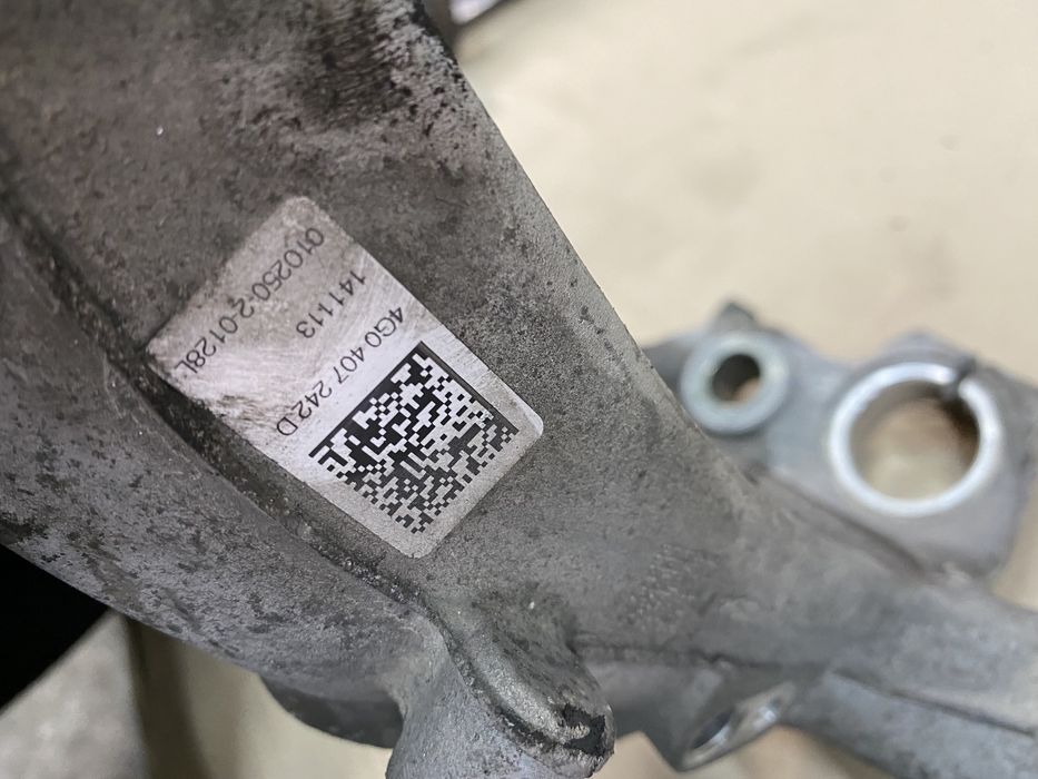 Цапфа поворотный кулак Audi A4 B8 A5 Q5 A6 A7 4G0407242D 4G0407241D
