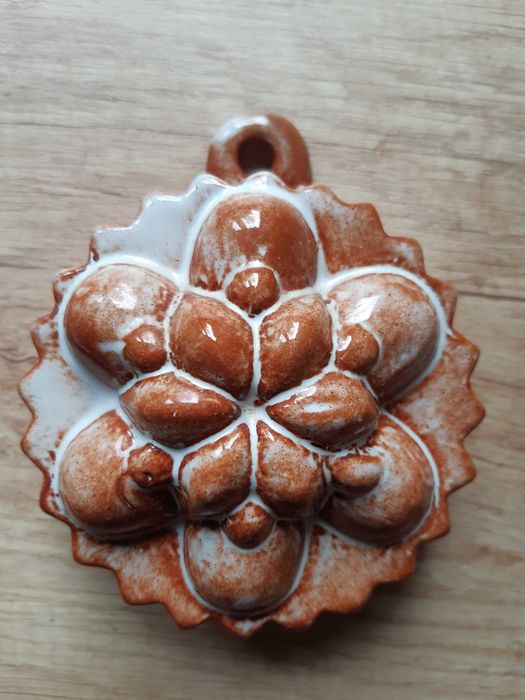 Dwie ceramiczne foremki