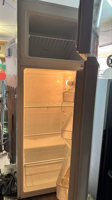 Vende-se 3 frigorificos como novos