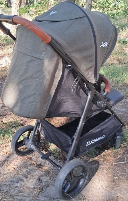 Прогулянкова дитяча коляска