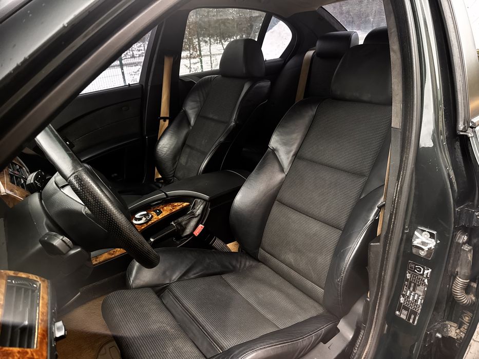 BMW 5 Series E60 Автомат, гарний стан, гарна техніка.