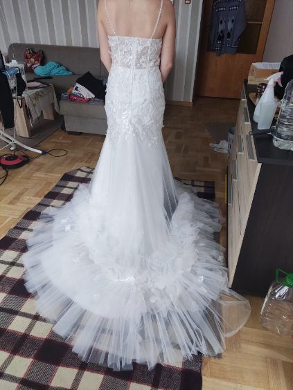 Suknia ślubna syrenka z długim trenem
