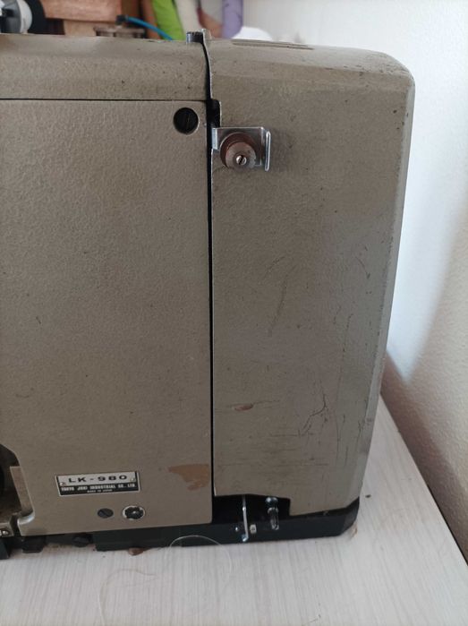 Máquina de costura travet