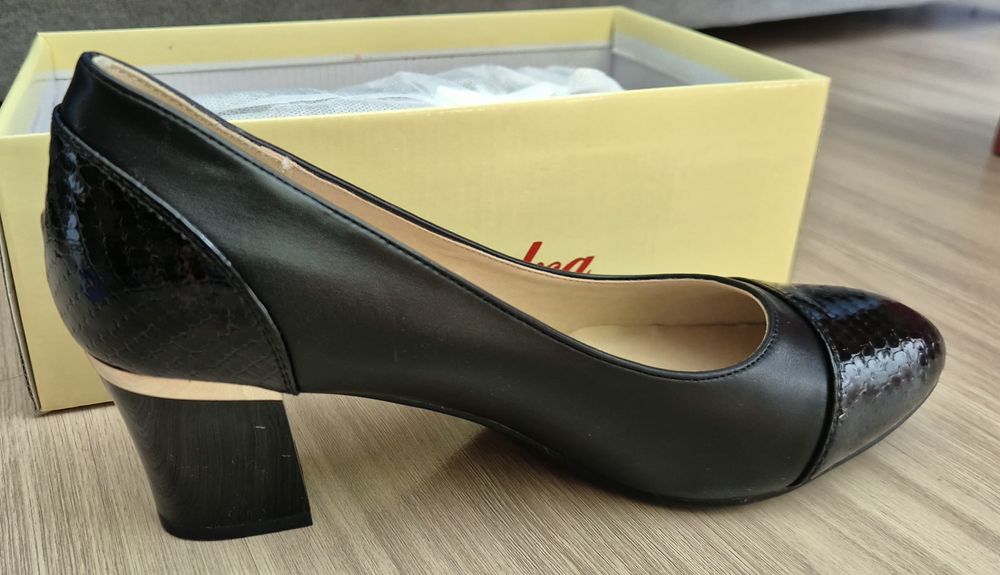 Buty czarne rozm.40