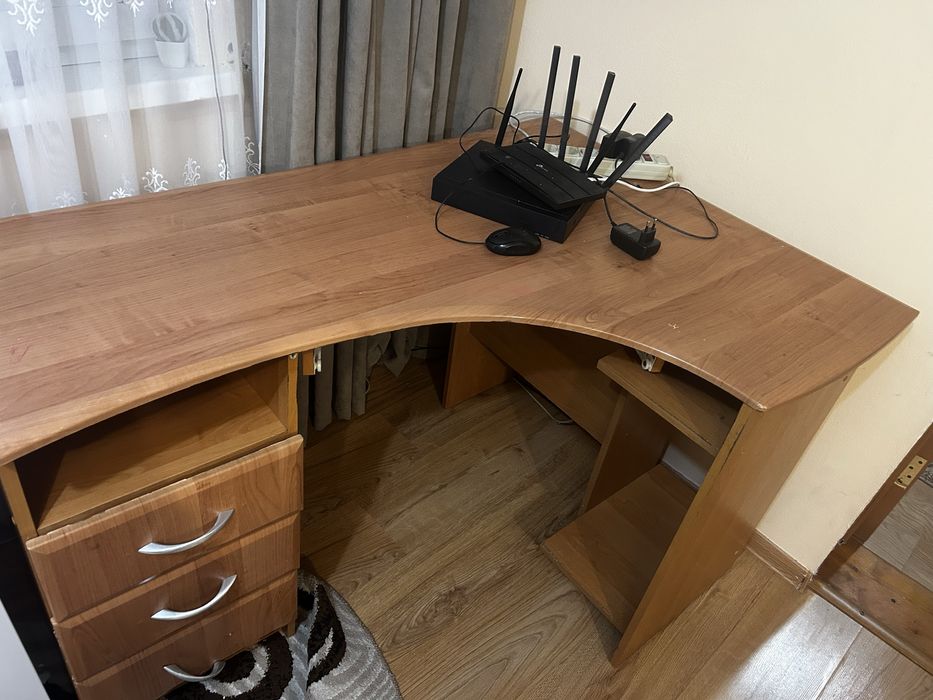 Стіл компютерний