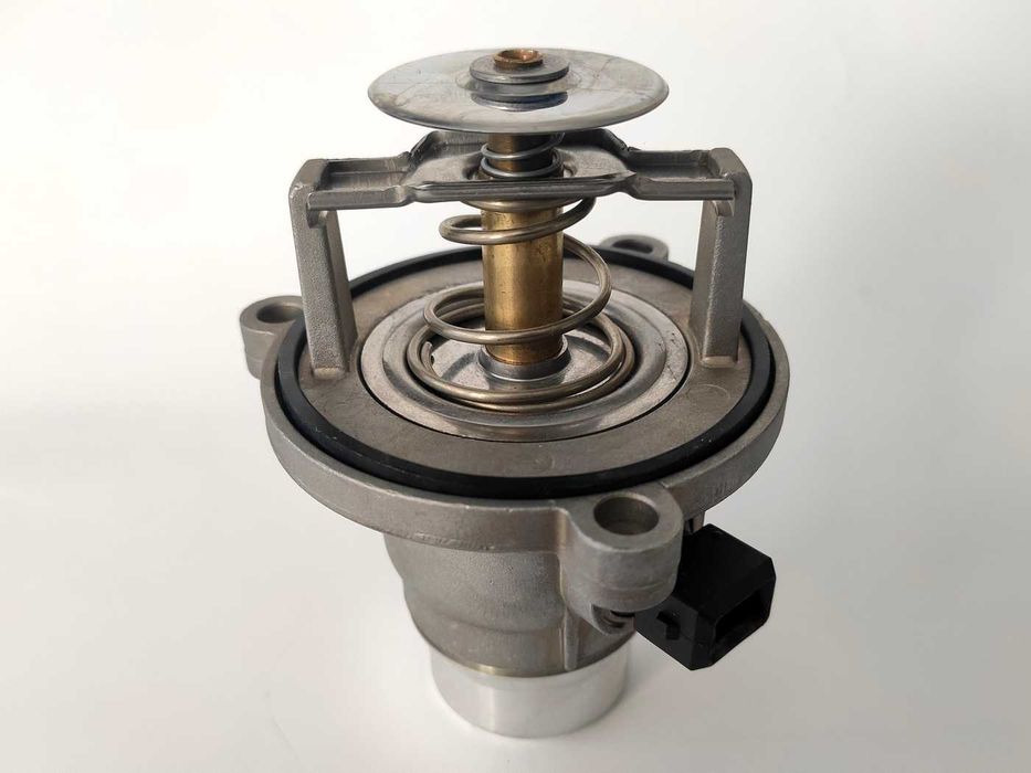 BMW N62 N63 Termostat Custom 85 st.C E60 E65 E53 E61 E63 E70 F10 F01