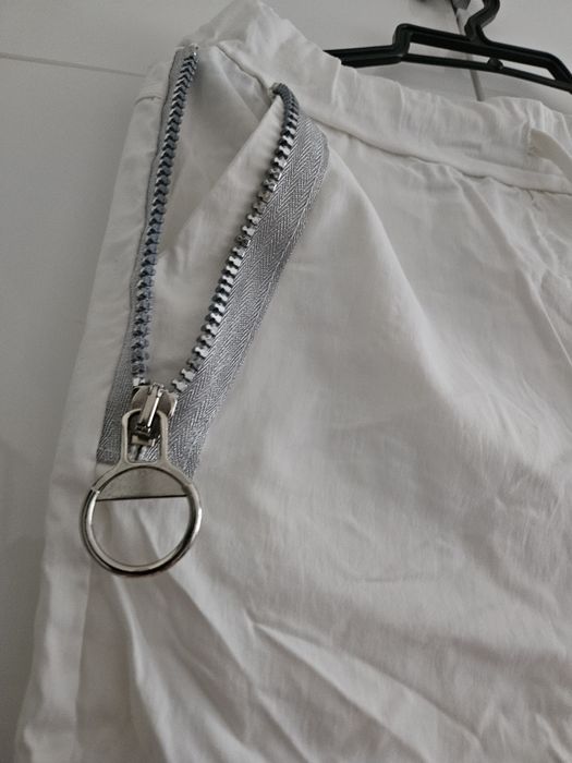 Biale gnieciuchy wloskie ozdobne zamki