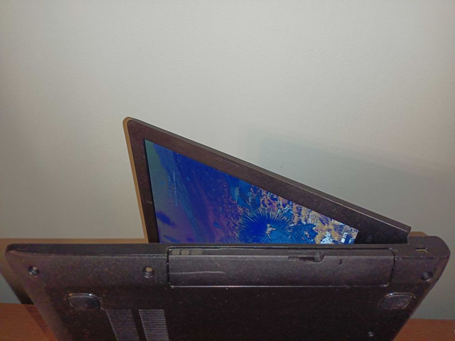 Laptop Lenovo 15", ssd 250gb, ram 8gb, cpu 4x2,16ghz, stan bdb