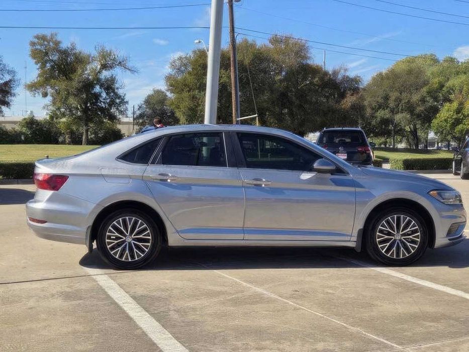 Volkswagen Jetta SE      2021