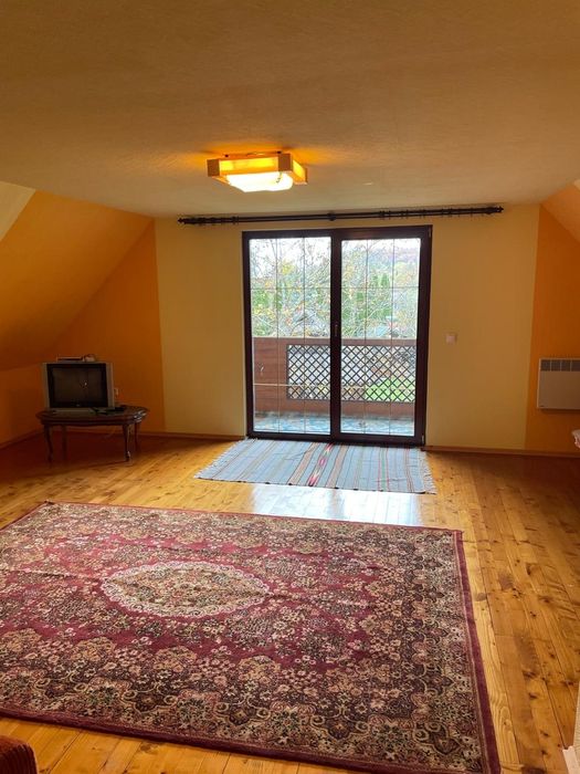 Продаж будинку 192 м2 в с. Шешори 11 сот. землі та гуцульський будинок