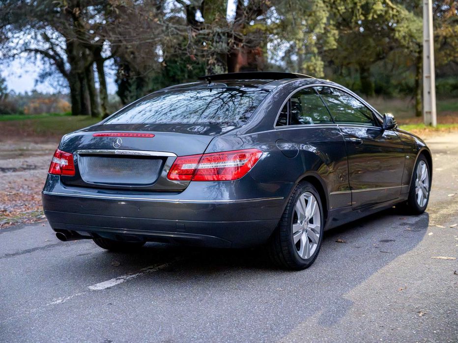Mercedes-Benz E 200 CGI Coupé Avantgarde | Automático | Nacional | 124.000 km