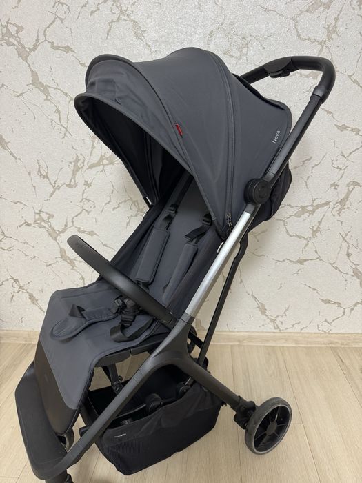 «Прогулянкова дитяча коляска Carrello Nova»