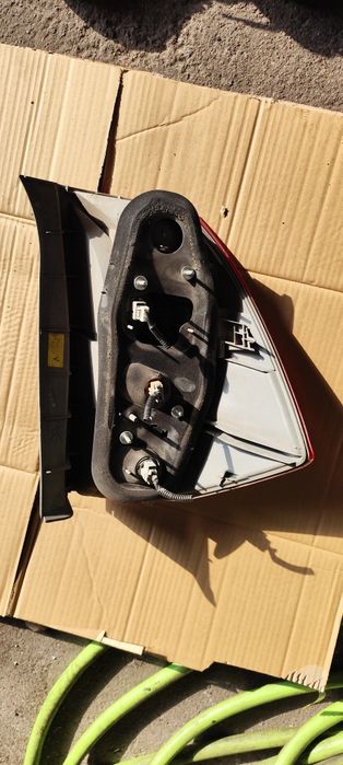 Honda FR-V 2004r. Lampa tył prawa lewa