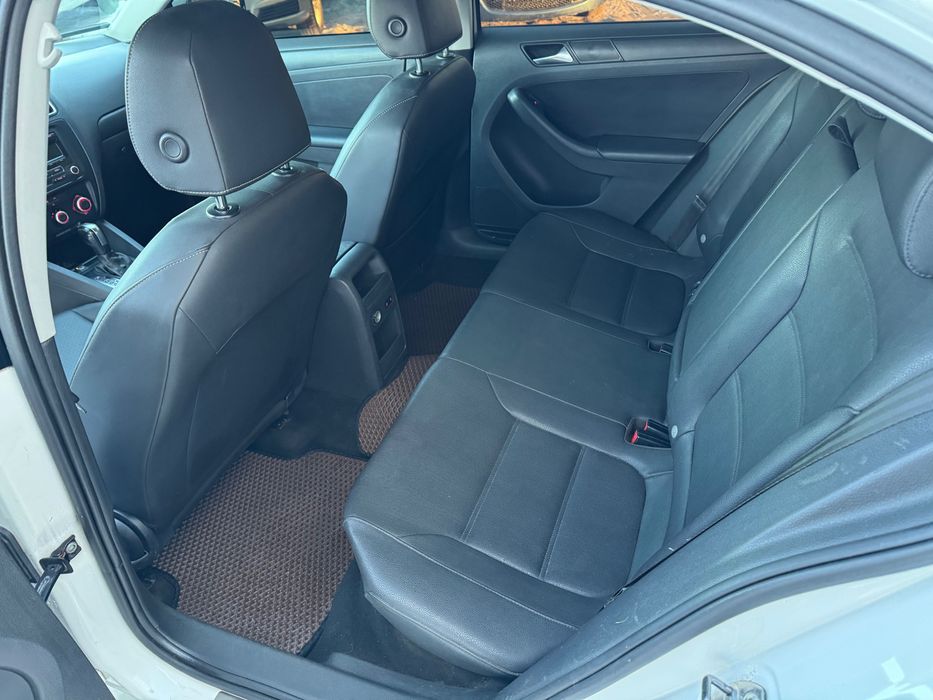 Продам  VOLKSWAGEN JETTA  2013 Року