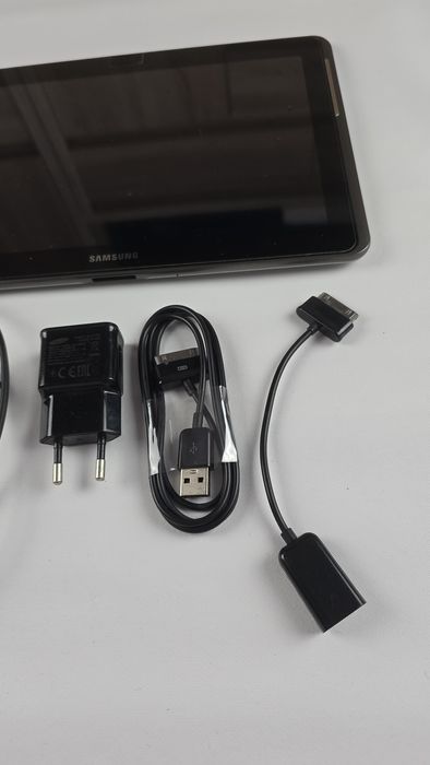 Tablet samsung tab 2.10.1 10 cali działa