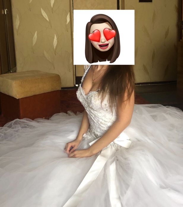 Продам весільну дизайнерську сукню