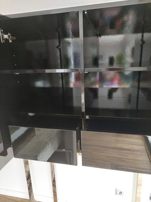 2 Móveis pretos de inox