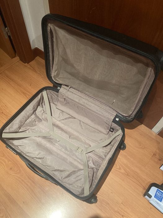 Mala viagem rigida tamanho medio (marca Delsey)