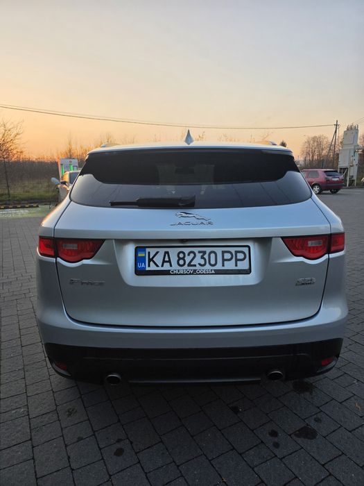 Jaguar F-Pace 2017рік