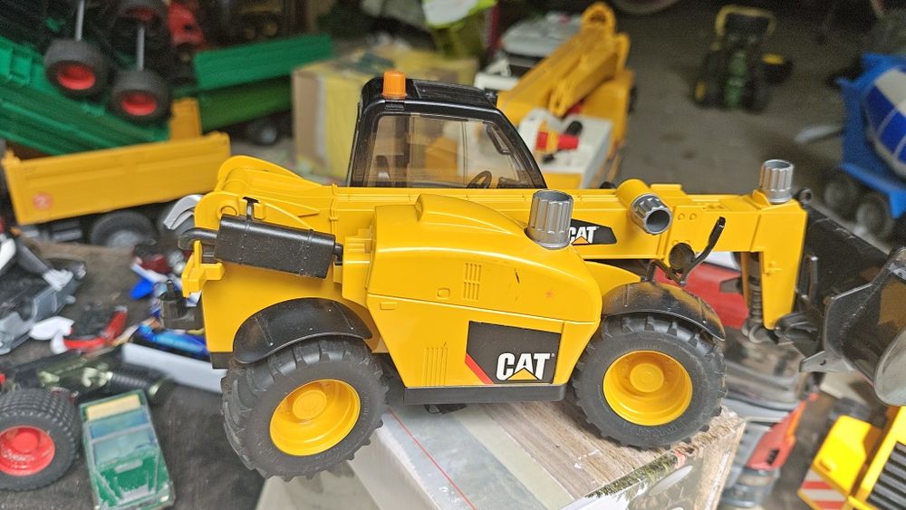 Bruder ładowarka cat