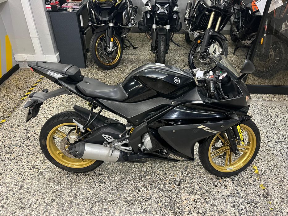 Yamaha YZF-R 125 em bom estado.  (Reservada)