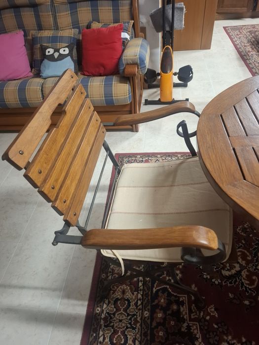 Venda de mesa e cadeiras