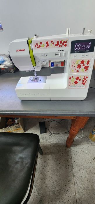 Швейна машина Janome Excellent Stitch 200