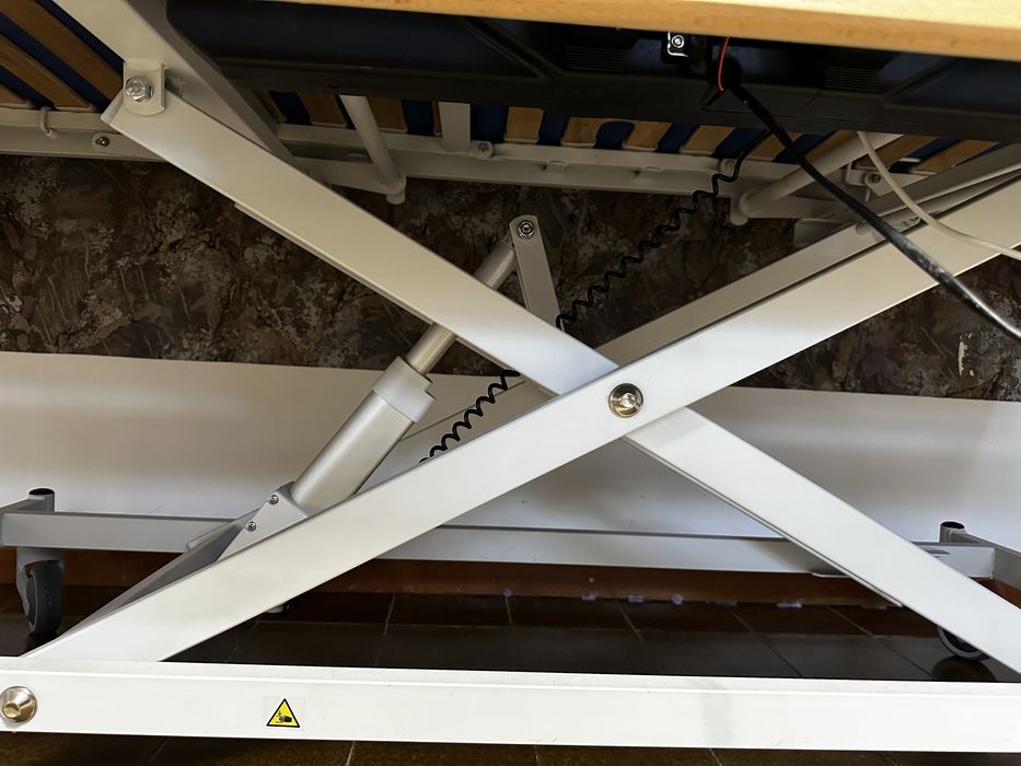 Cama de hospital articulada nova