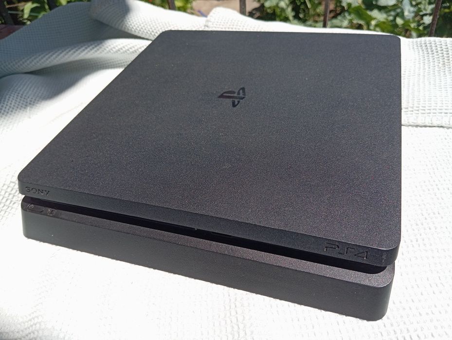 PlayStation 4 Slim 1TB + FIFA 20