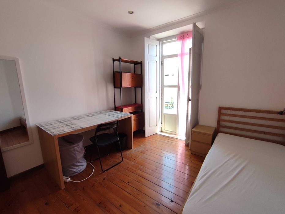 Quarto junto metro Anjos com Recibo e despesas incluidas