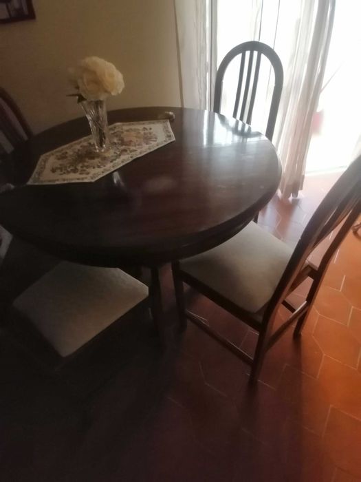 Mobília de sala com mesa extensível