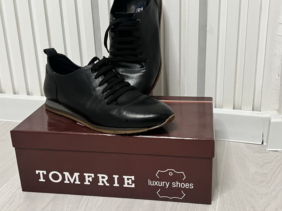 Продам фірмове взуття з натуральноі шкіри відомого бренду