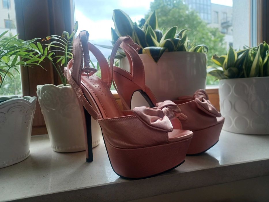 Buty szpilki koturn