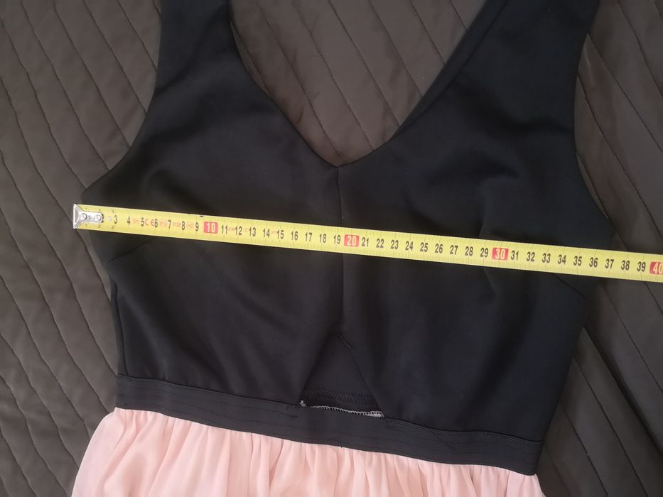 Sukienka z wycięciem