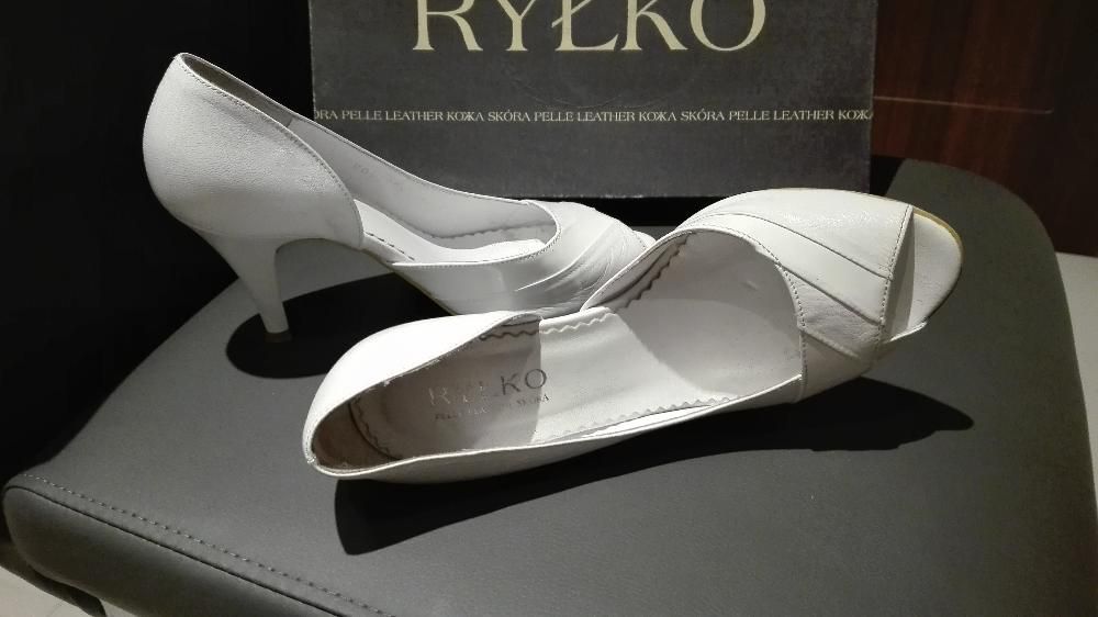 Buty damskie białe na obcasie Ryłko rozm. 36.