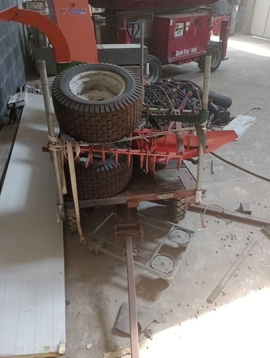 Traktorek ogrodowy z osprzetem