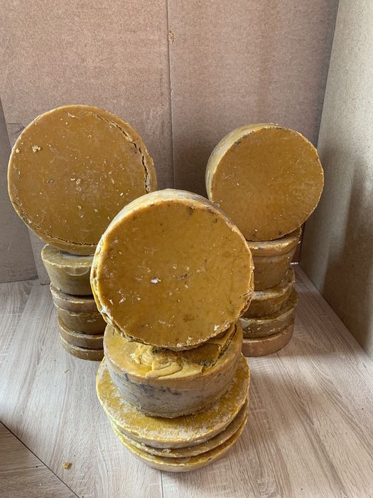 Віск бджолиний з пасіки.