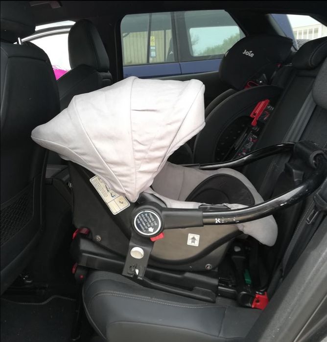 Conjunto de viagem ovo+alcofa+carrinho+base ISOFIX Babybuggz Revo 3in1