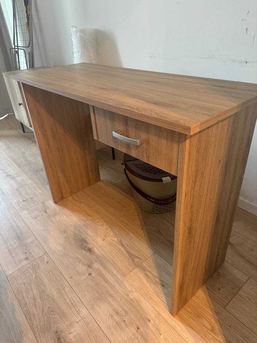 biurko i suszarka do ubrań były używane. W dobrym stanie. 120 zl.