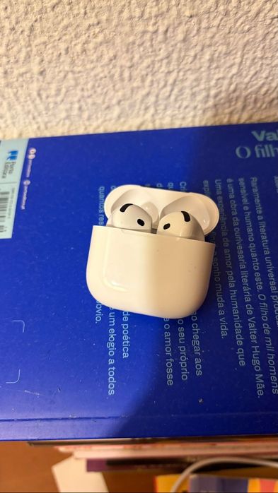 AirPods Pro 4 Apple