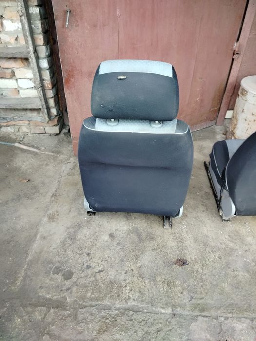 Cидіння передні Caddy