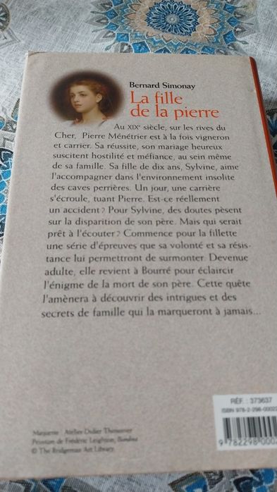 La fille de la Pierre. Portes incluídos
