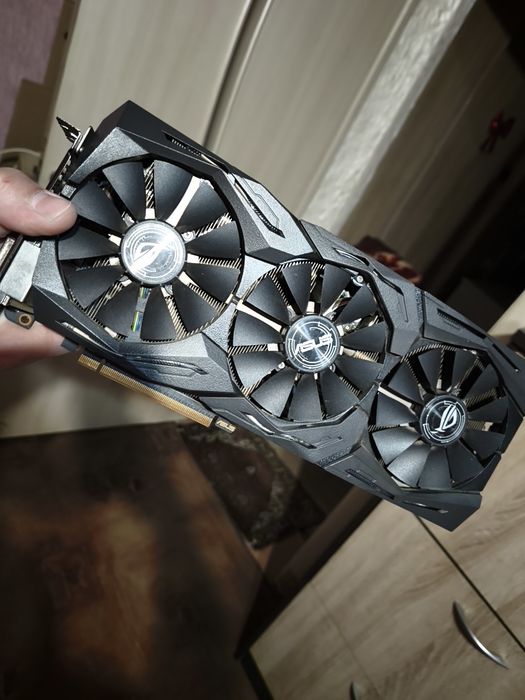 Продам видеокарту Asus Strix RX 480 8gb 256bit