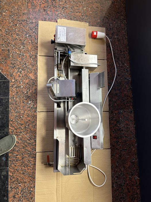 Продам апарат для виготовлення пончиків і витяжку