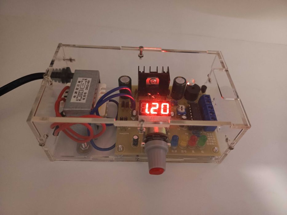 Лабораторный источник питания, регулируемый 1.25В-12В