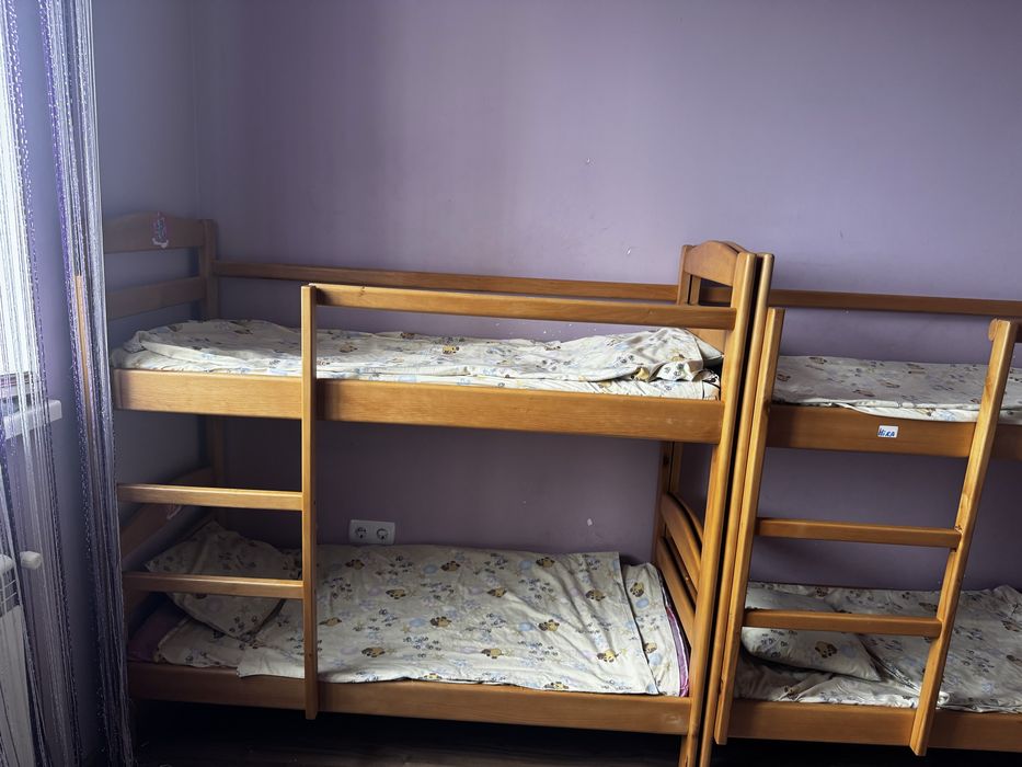 Ліжко деревʼяне двохярусне