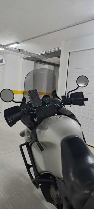 Honda Varadero, 1999 em excelente estado de conservação, sempre de garagem, pronta para fazer muitos kilometros