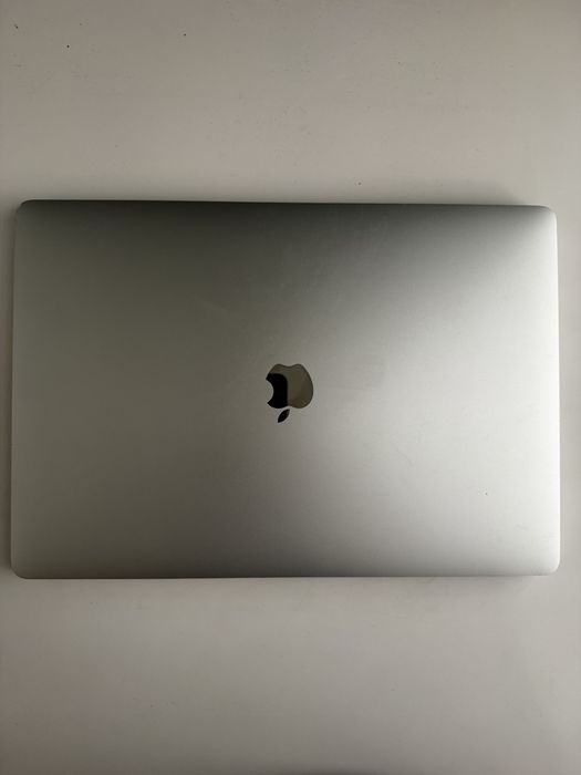 Macbook pro 16 2019 i7 16/512gb Radeon pro 5300m