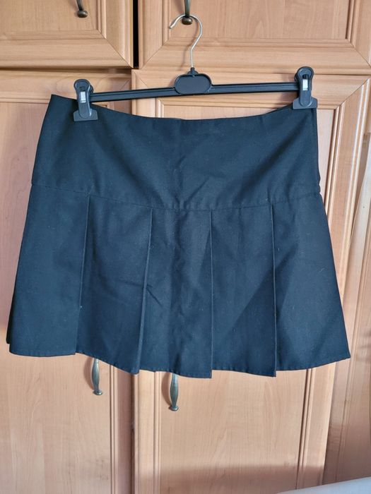 Czarna plisowana spódnica młodzieżowa r.40