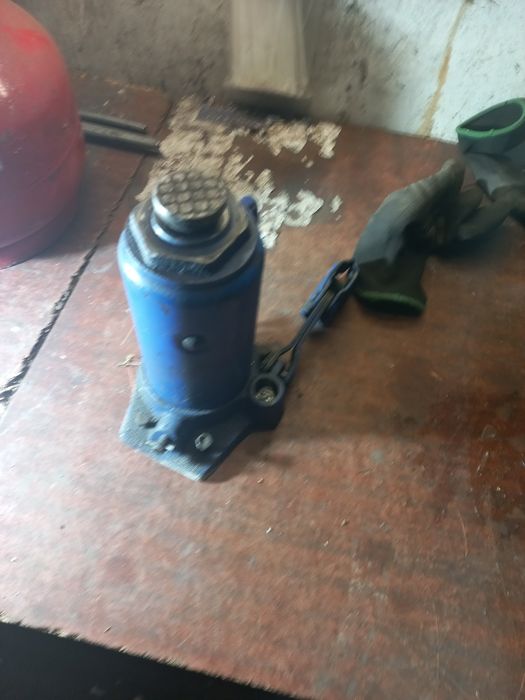 Домкрат 3т 5т бутылочный